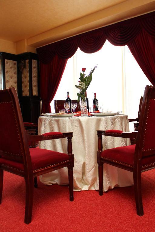 Hotel Zimbru Iasi Luaran gambar