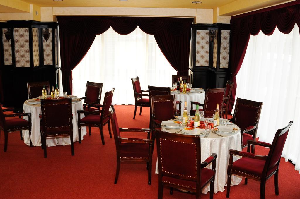 Hotel Zimbru Iasi Luaran gambar